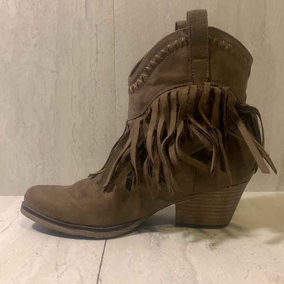 Forever 21 Women’s Brown Faux Suede Fringe Block Heel Western Ankle Boots - Picture 6 of 12